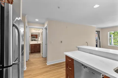 $400,000 | 1417 Queen Anne Avenue North, Unit 313, Seattle, WA 98109