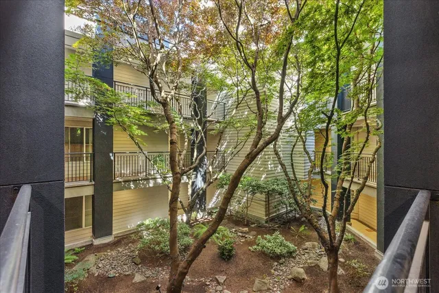 $400,000 | 1417 Queen Anne Avenue North, Unit 313, Seattle, WA 98109