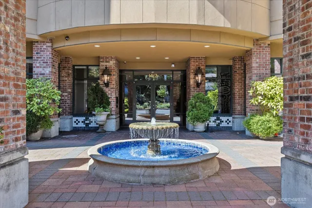 $400,000 | 1417 Queen Anne Avenue North, Unit 313, Seattle, WA 98109
