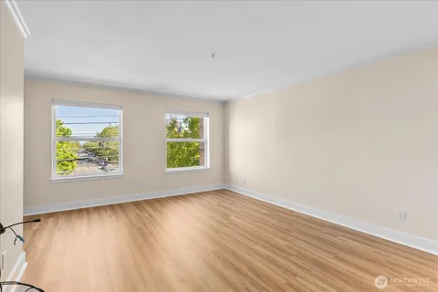 $400,000 | 1417 Queen Anne Avenue North, Unit 313, Seattle, WA 98109