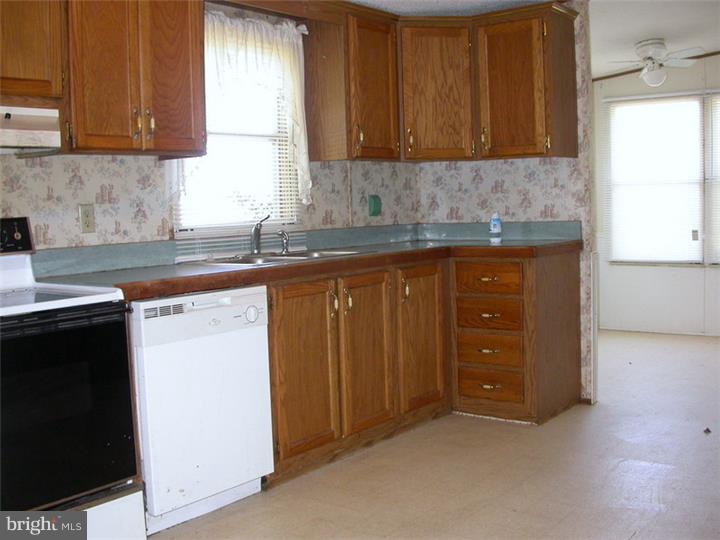 2708 Longridge Road Clayton, DE 19938 - Photo 8 of 14 Kitchen