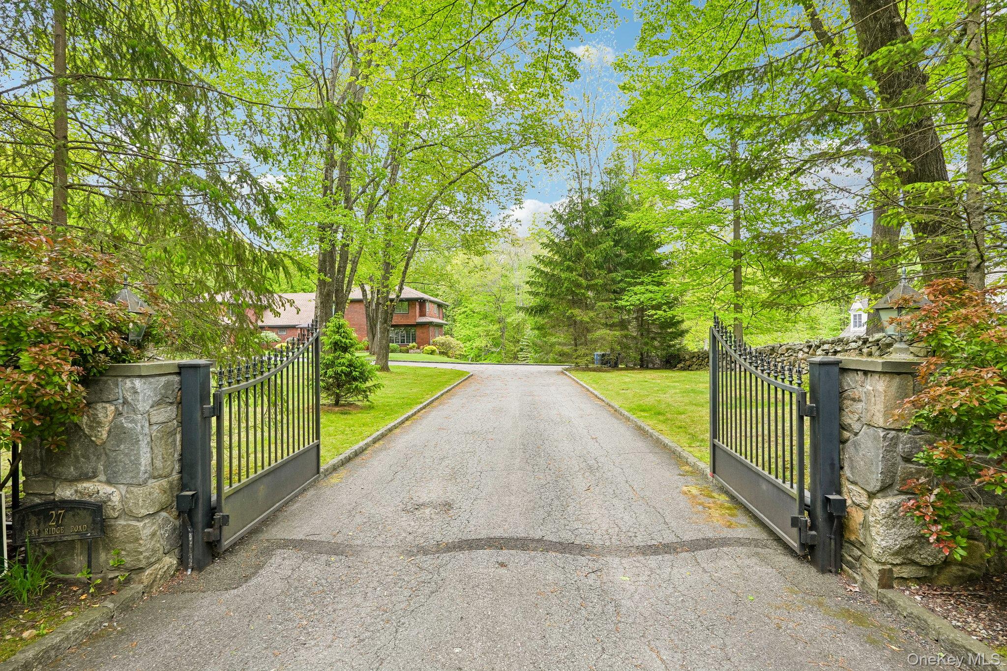 27 Cat Ridge Road North Salem, NY 10560 - Photo 2 of 49 a view of park with large trees
