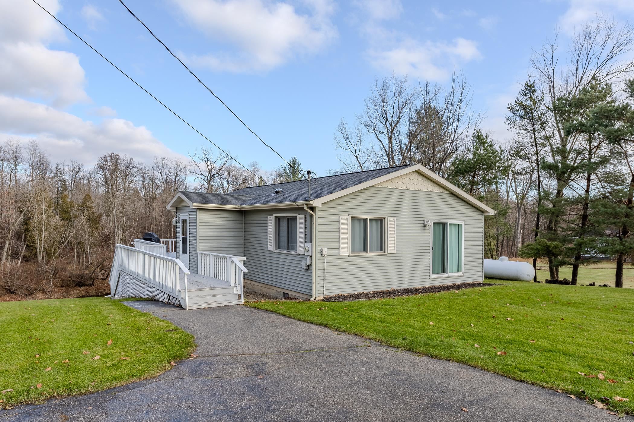 1009 Radov Road Gladwin, MI 48624 - Photo 3 of 36