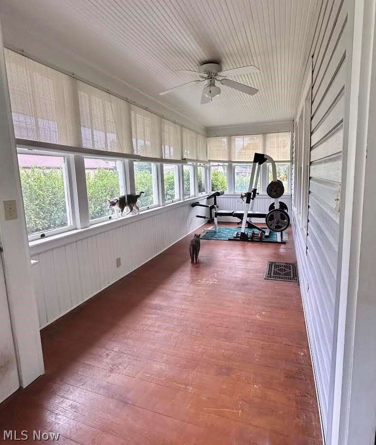 413 Ridge Street Belpre, OH 45714 - Photo 4 of 30 Enclosed front porch