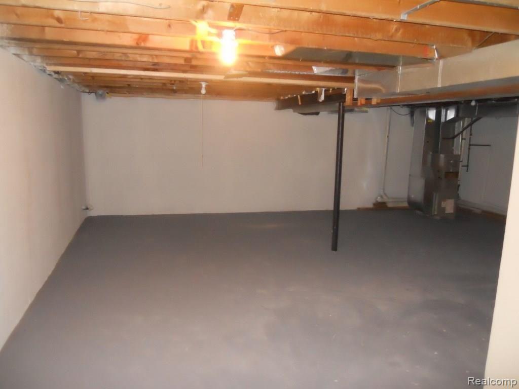 2801 Harvey Street Rochester, MI 48309 - Photo 17 of 17 DSCN8431 (1024x768).jpg