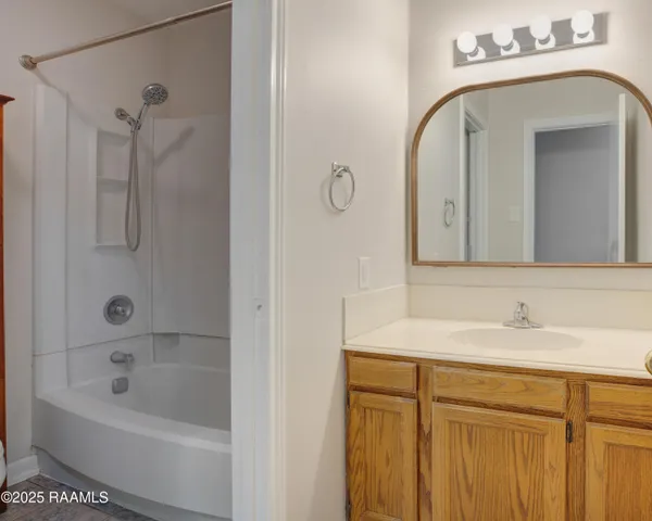 $139,900 | 237 Woodland Circle, New Iberia, LA 70563