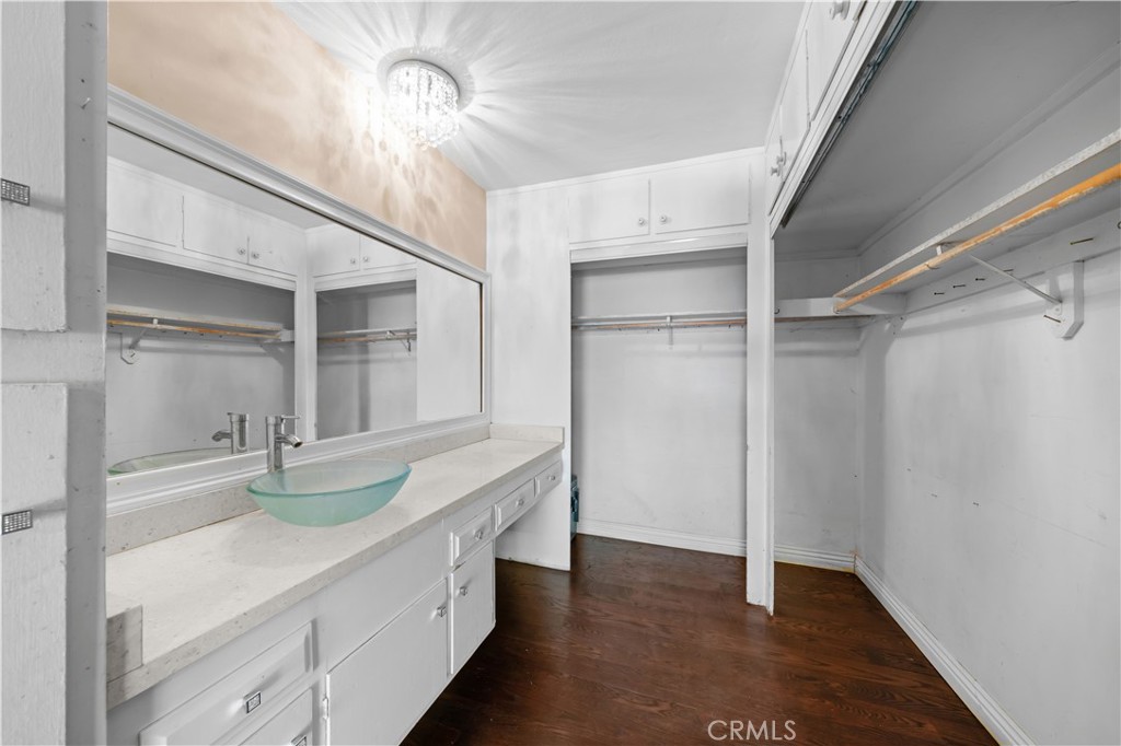 16751 Rayen Street Northridge, CA 91343 - Photo 24 of 47 Walk in primary