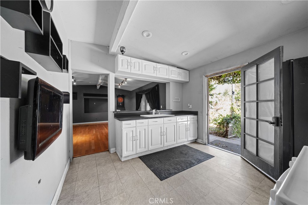 16751 Rayen Street Northridge, CA 91343 - Photo 31 of 47 Bonus Guest house