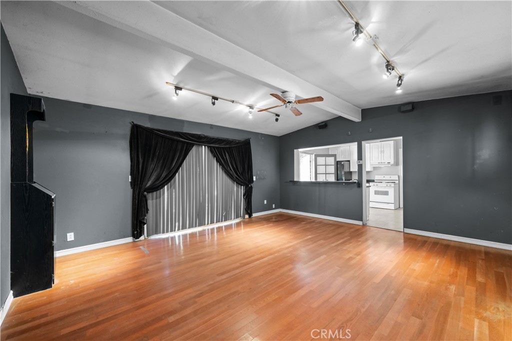 16751 Rayen Street Northridge, CA 91343 - Photo 33 of 47 Guest Living