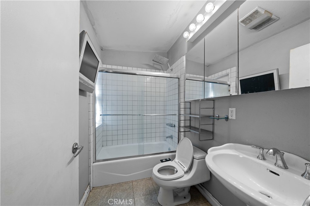 16751 Rayen Street Northridge, CA 91343 - Photo 35 of 47 Guest Bathroom