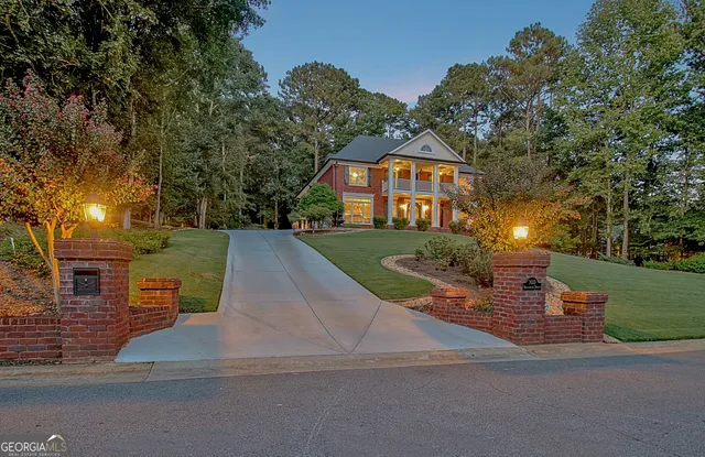 $988,000 | 300 Broadmoor Drive, Fayetteville, GA 30215