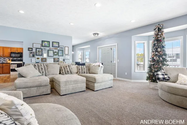 $539,900 | 2521 Air Park Drive, Zeeland, MI 49464