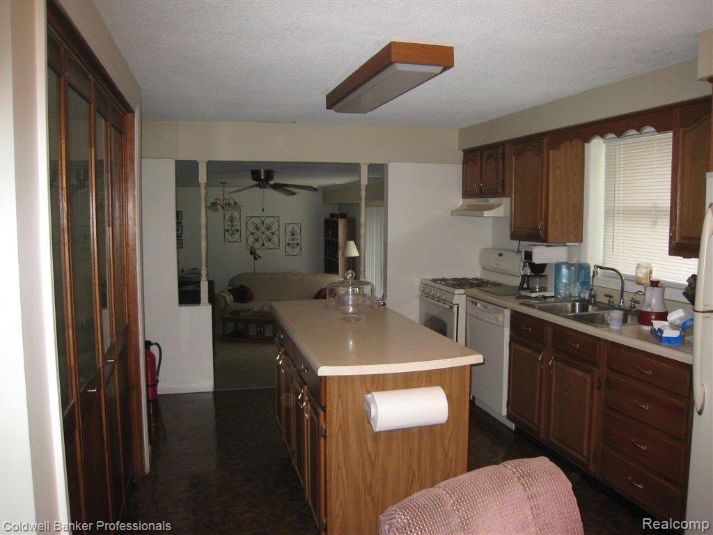 5897 Sinroll Road Ortonville, MI 48462 - Photo 11 of 21 Kitchen2.JPG