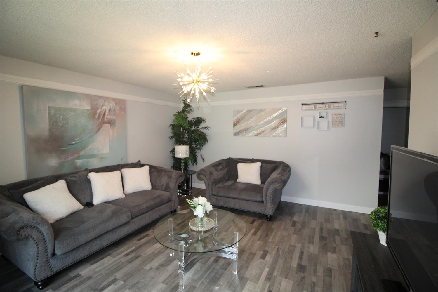 404 Autumn Road Madera, CA 93637 - Photo 4 of 30