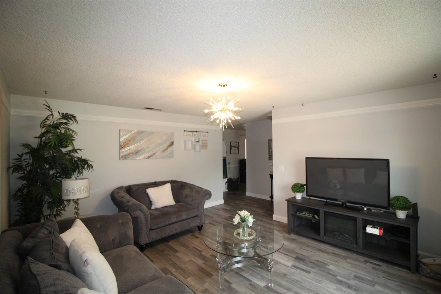 404 Autumn Road Madera, CA 93637 - Photo 5 of 30