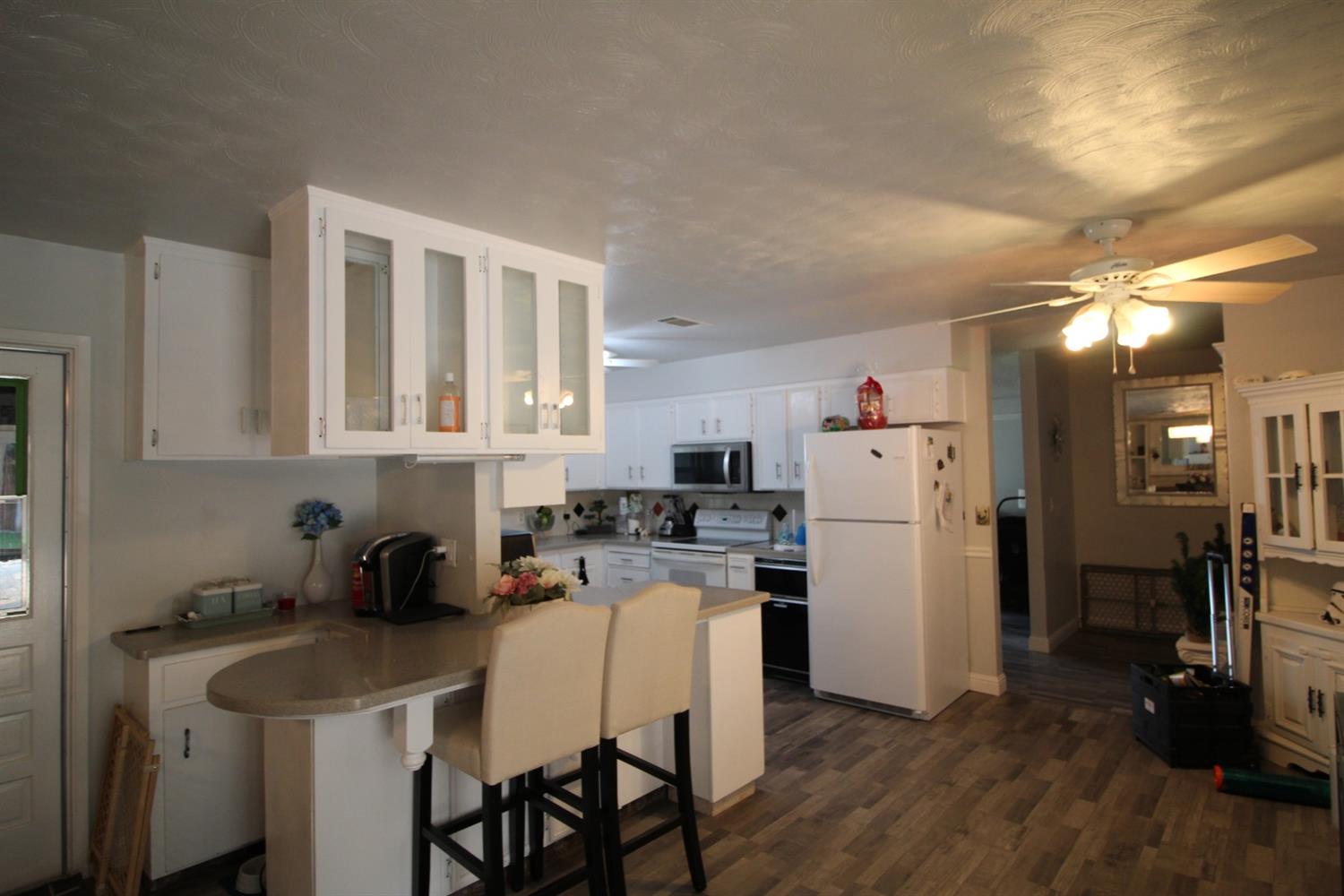 404 Autumn Road Madera, CA 93637 - Photo 8 of 30