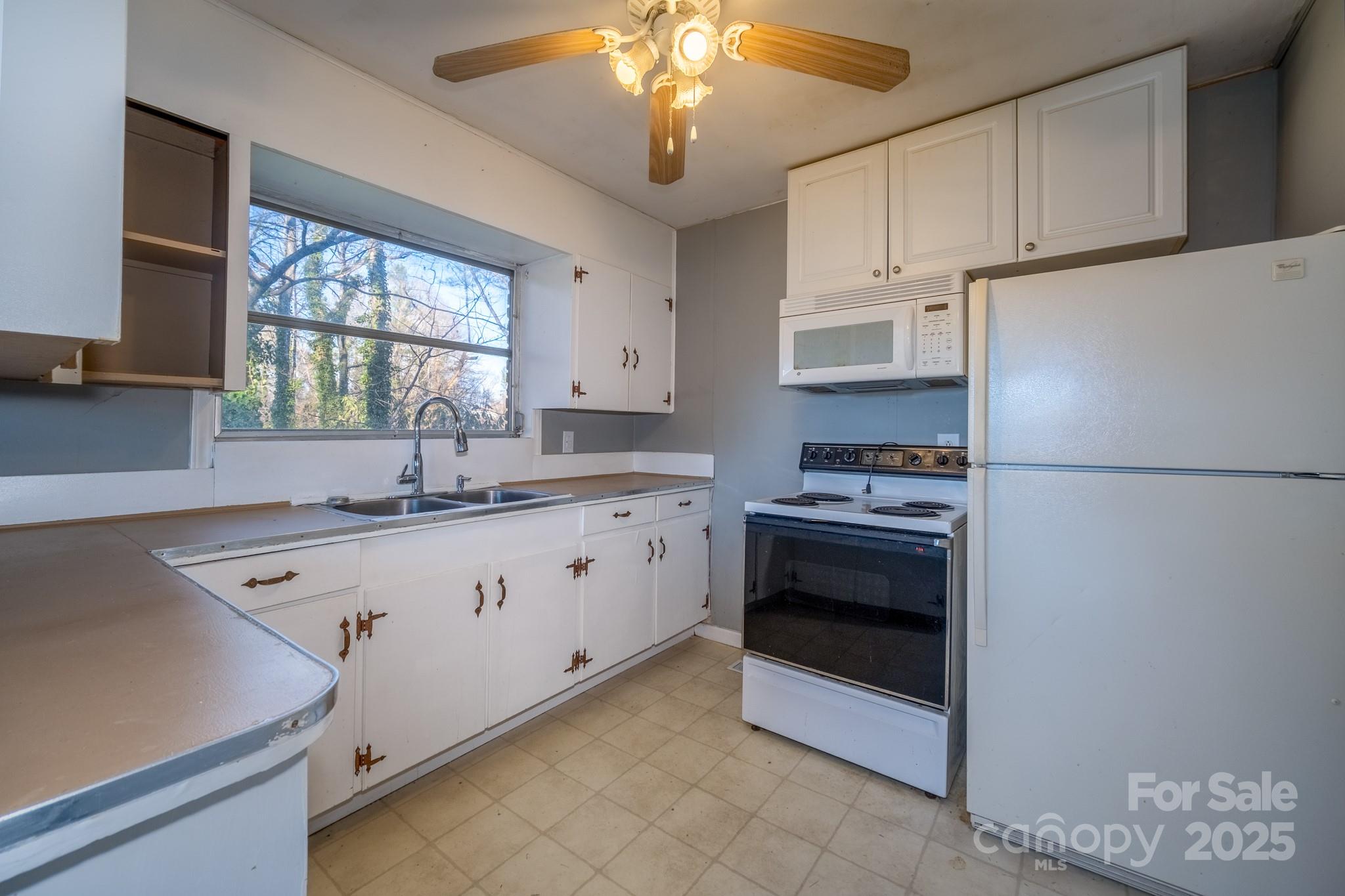 433 Osborne Road Brevard, NC 28712 - Photo 12 of 36