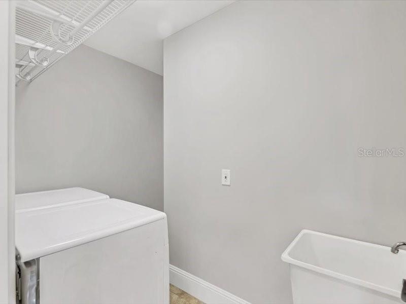 4112 Swift Road Sarasota, FL 34231 - Photo 38 of 41 a utility room with a bathtub