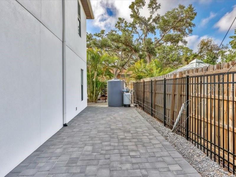 4112 Swift Road Sarasota, FL 34231 - Photo 40 of 41 a view of a terrace with sky view