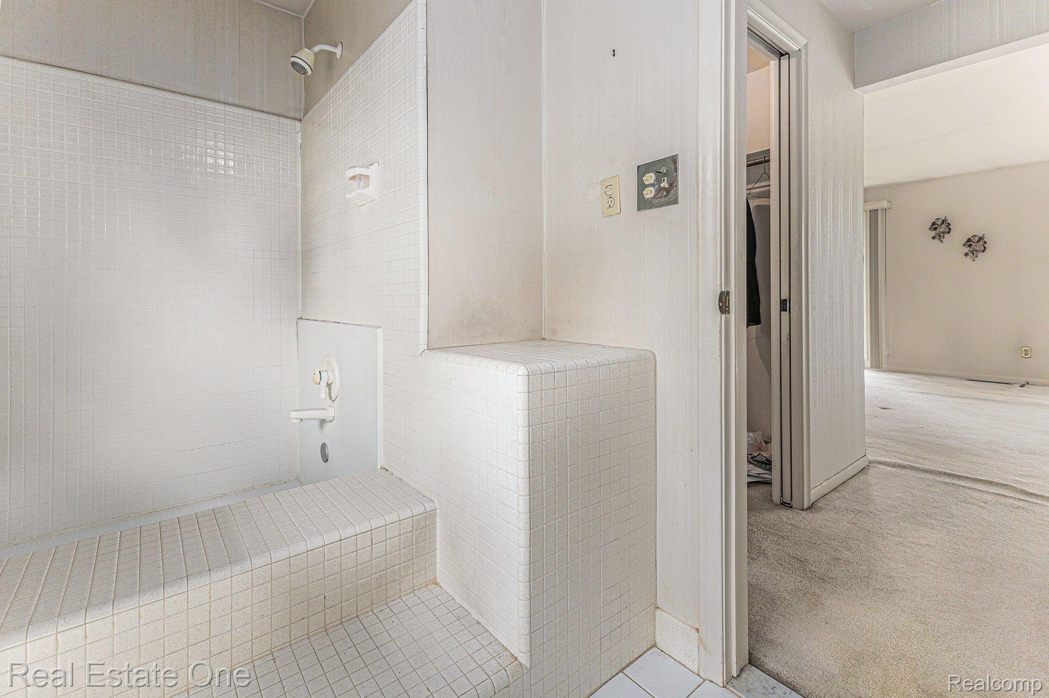 3643 Ridgeland Road West Bloomfield, MI 48323 - Photo 11 of 16 Gallery Image 11