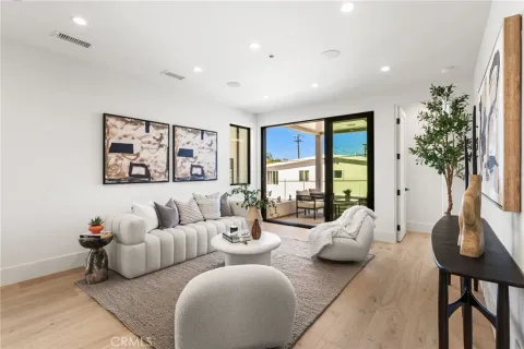 $3,500,000 | 303 Fernleaf Avenue, Corona del Mar, CA 92625