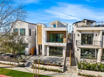 $3,500,000 | 303 Fernleaf Avenue, Corona del Mar, CA 92625