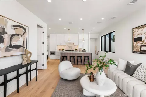 $3,500,000 | 303 Fernleaf Avenue, Corona del Mar, CA 92625