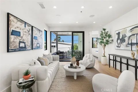 $3,500,000 | 303 Fernleaf Avenue, Corona del Mar, CA 92625
