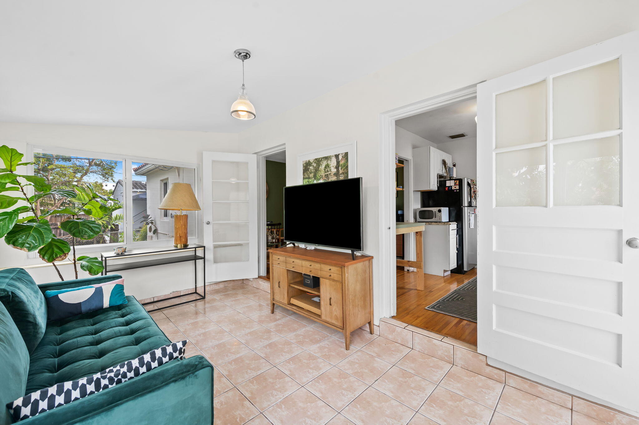 2135 Southwest 26th Street Miami, FL 33133 - Photo 11 of 26 17-web-or-mls-DSC_0863