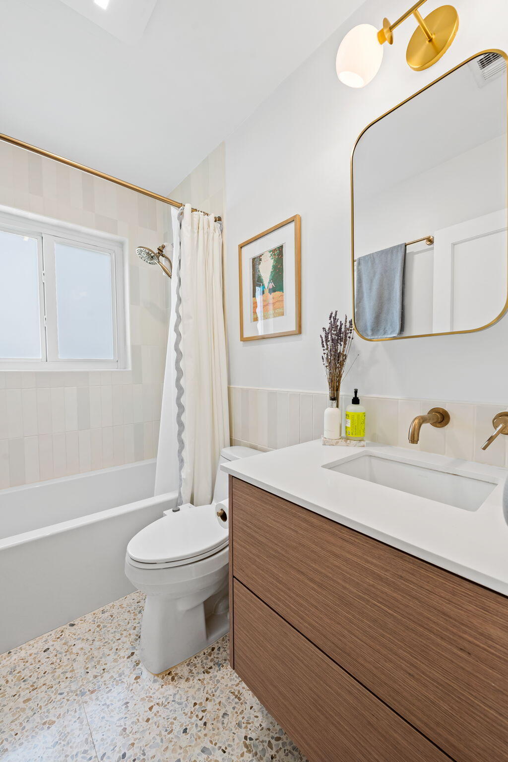 2135 Southwest 26th Street Miami, FL 33133 - Photo 13 of 26 19-web-or-mls-DSC_0872