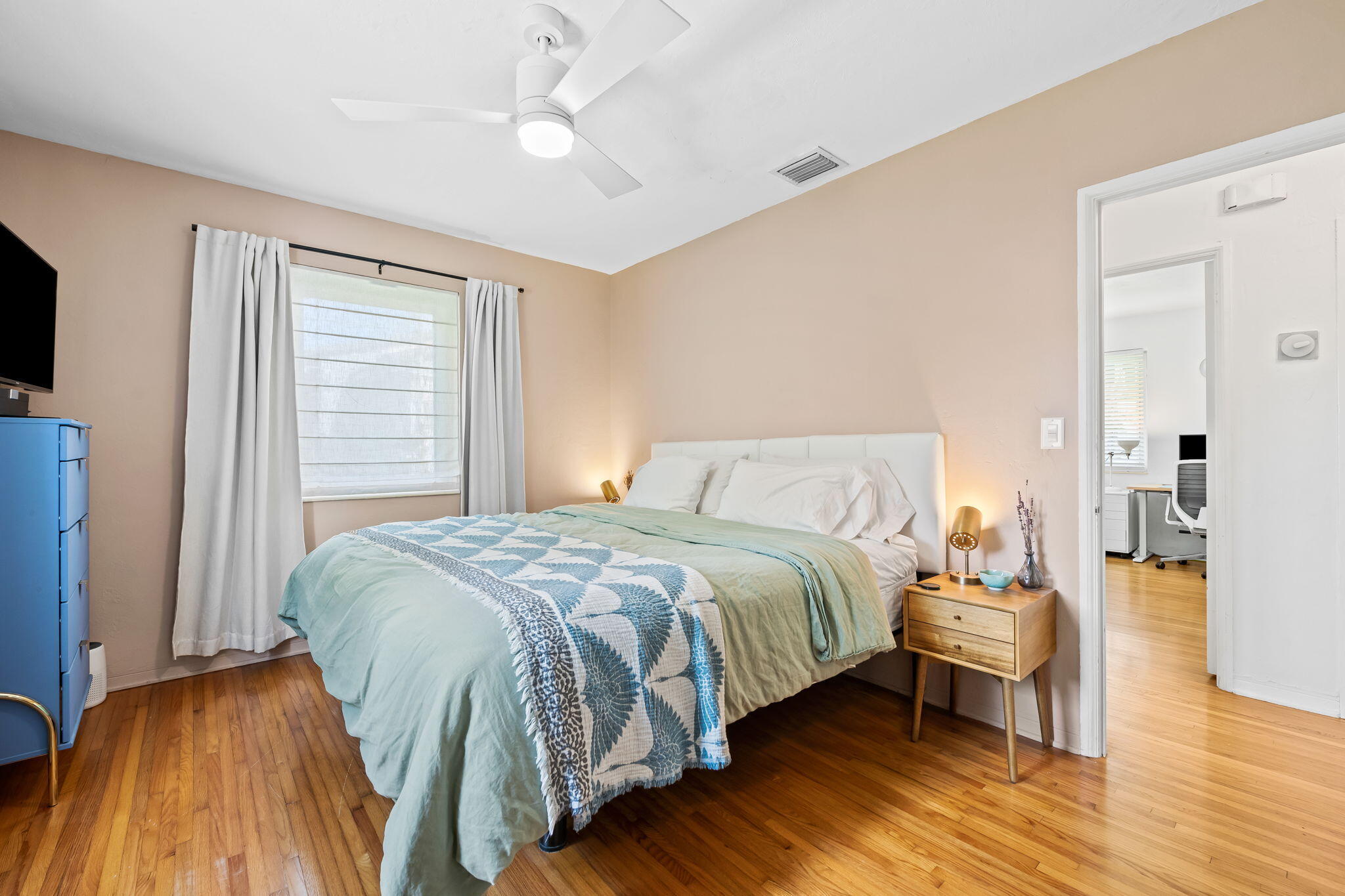 2135 Southwest 26th Street Miami, FL 33133 - Photo 14 of 26 22-web-or-mls-DSC_0894