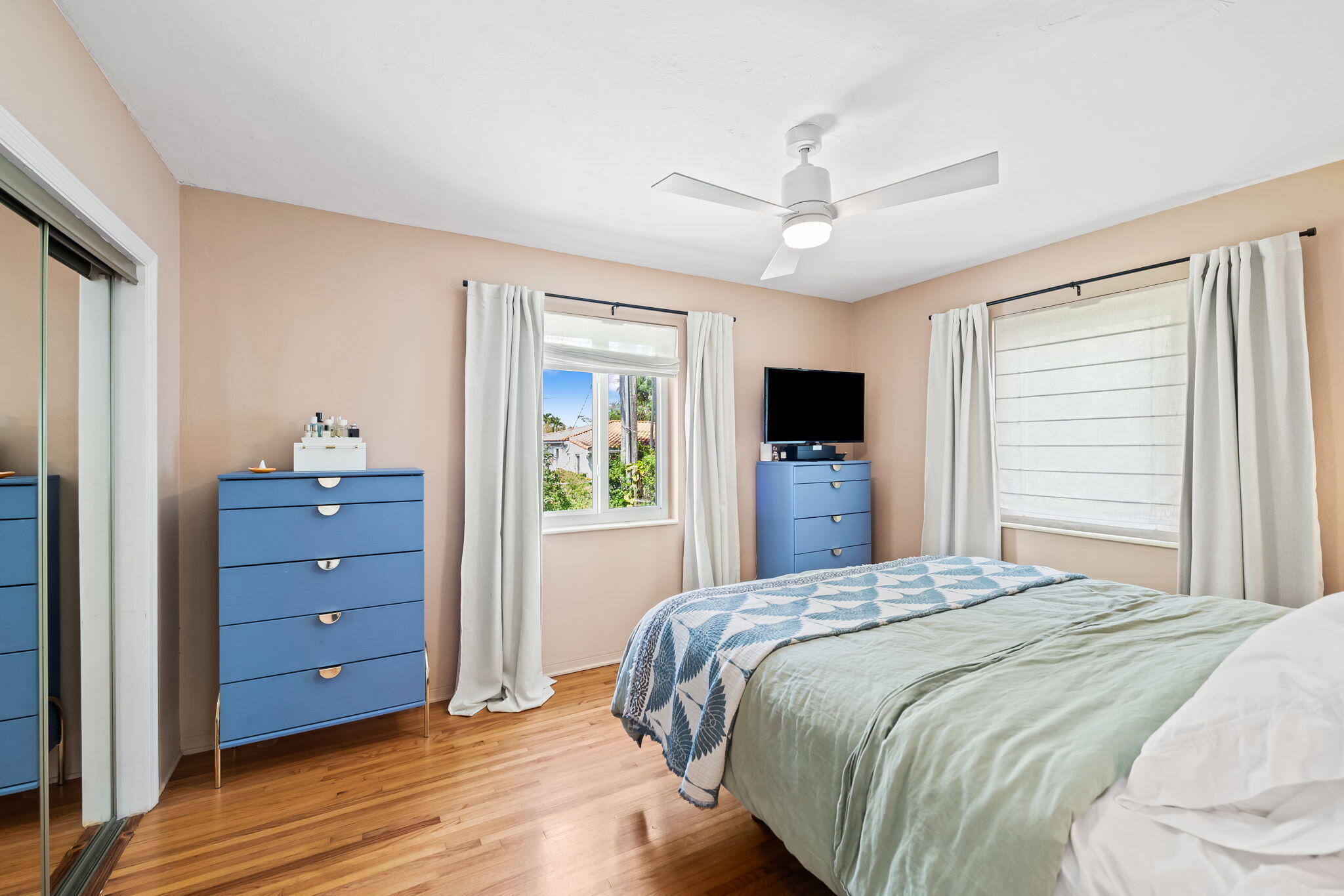 2135 Southwest 26th Street Miami, FL 33133 - Photo 15 of 26 21-web-or-mls-DSC_0891