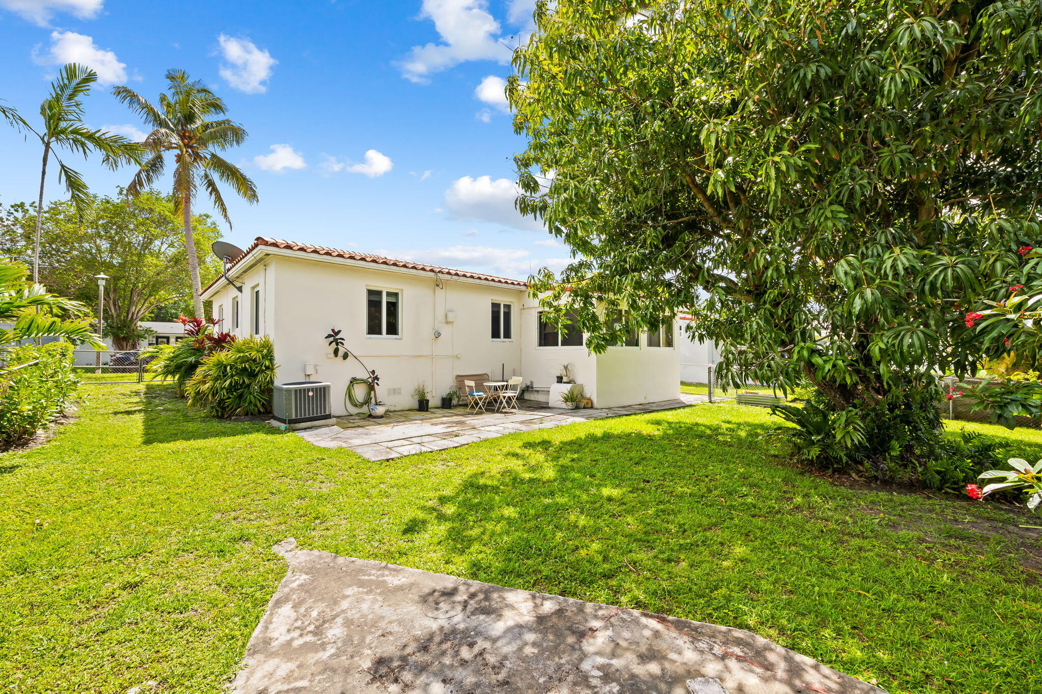 2135 Southwest 26th Street Miami, FL 33133 - Photo 17 of 26 26-web-or-mls-DSC_0905