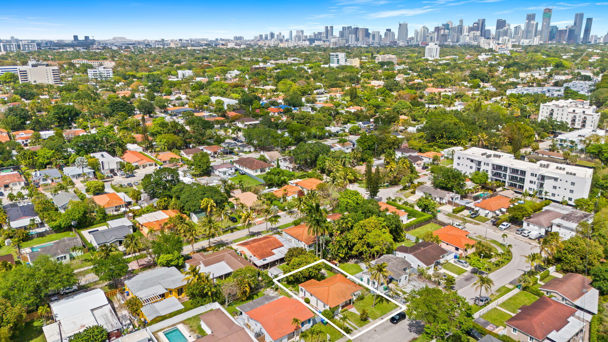 2135 Southwest 26th Street Miami, FL 33133 - Photo 21 of 26 1-web-or-mls-DJI_20260410150833_0604_D