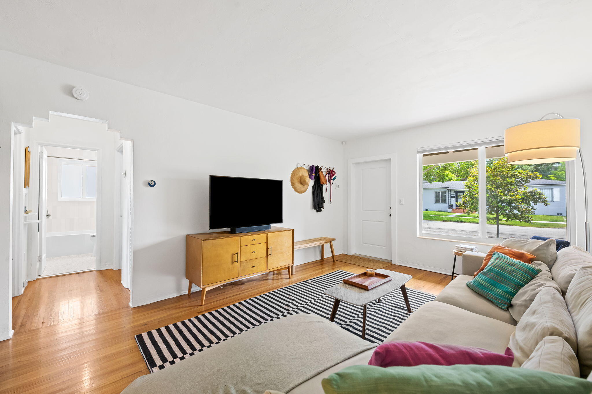 2135 Southwest 26th Street Miami, FL 33133 - Photo 4 of 26 10-web-or-mls-DSC_0815