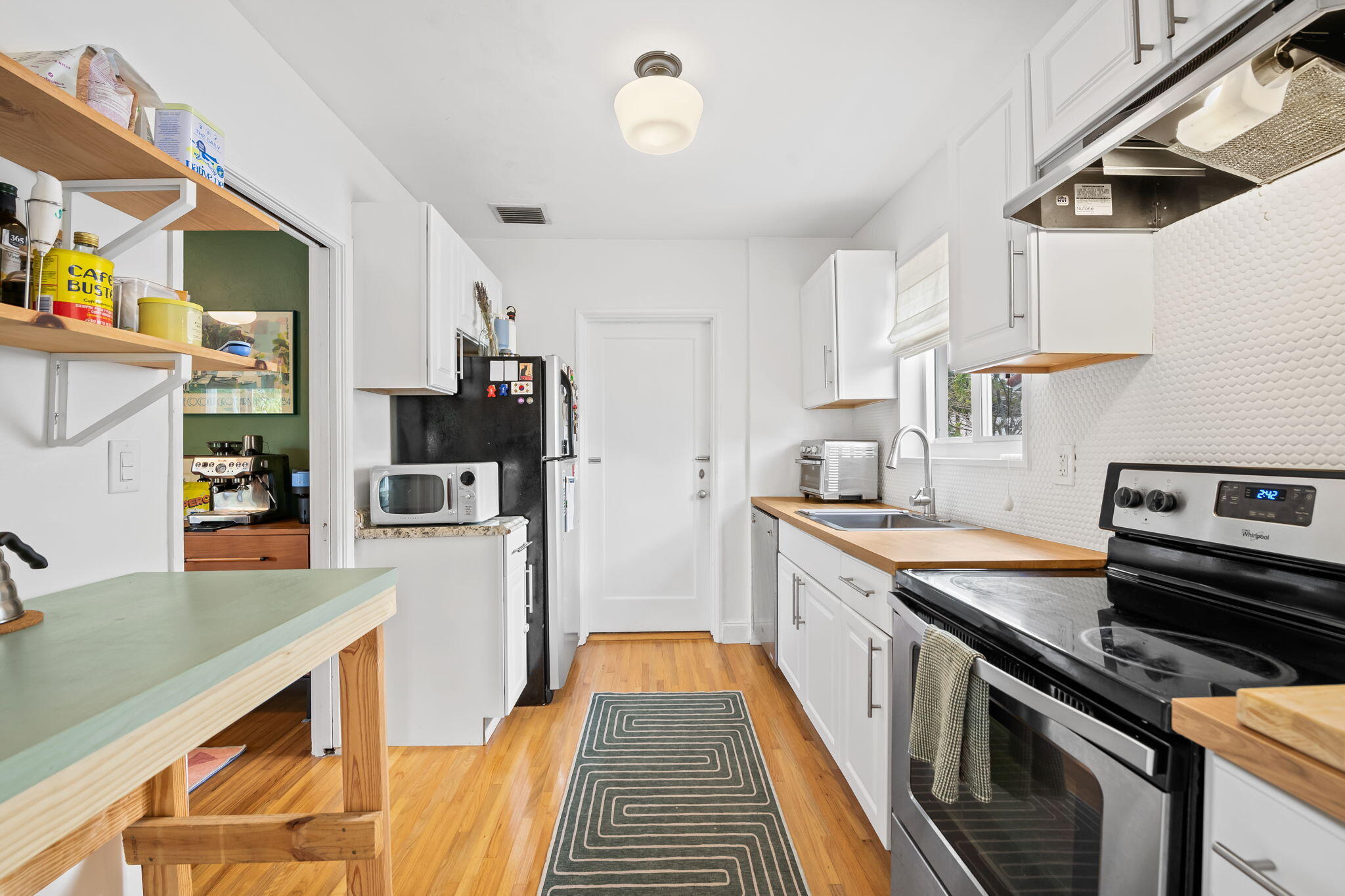 2135 Southwest 26th Street Miami, FL 33133 - Photo 9 of 26 14-web-or-mls-DSC_0843