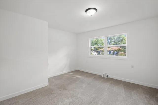 $344,900 | 33448 North Greentree Road, Grayslake, IL 60030