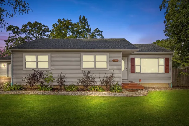 $344,900 | 33448 North Greentree Road, Grayslake, IL 60030