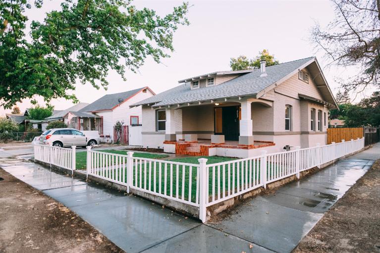 803 J Street Reedley, CA 93654 - Photo 3 of 29