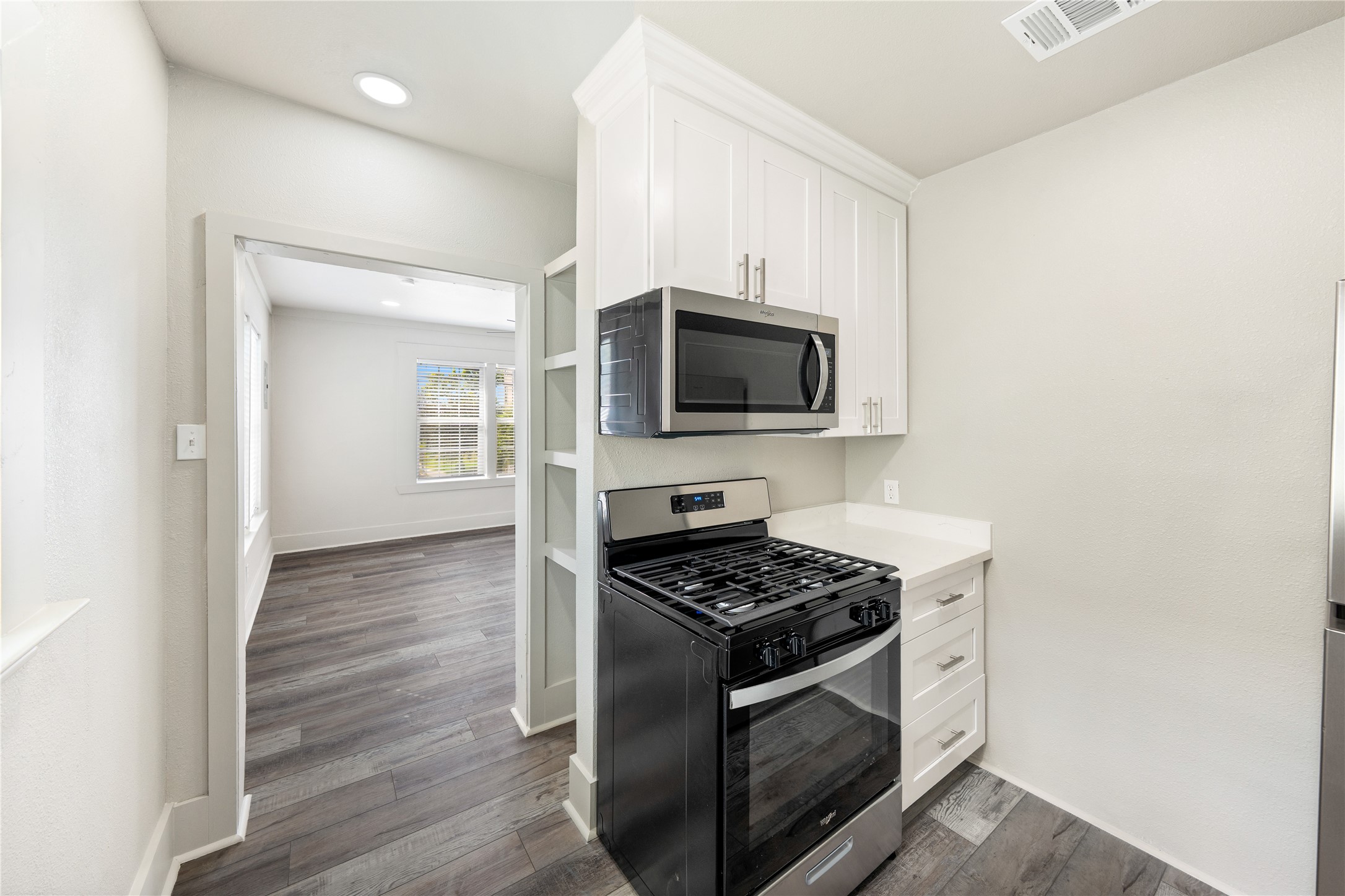 211 North Milby Street, Unit 4 Houston, TX 77003 - Photo 15 of 16 Kitchen