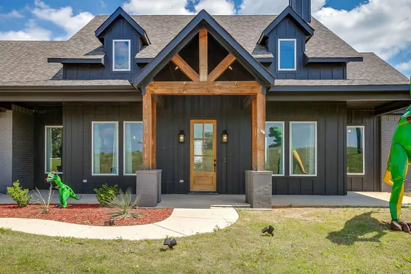 $575,000 | 1048 Agnes Street North, Springtown, TX 76082