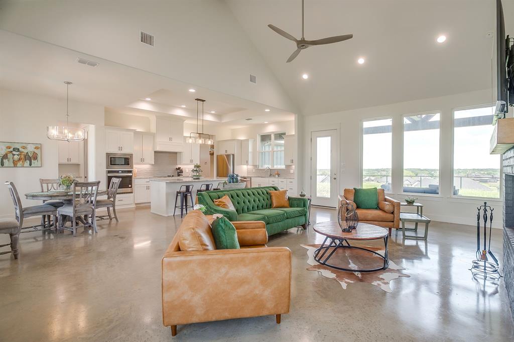 1048 Agnes Street North Springtown, TX 76082 - Photo 11 of 37