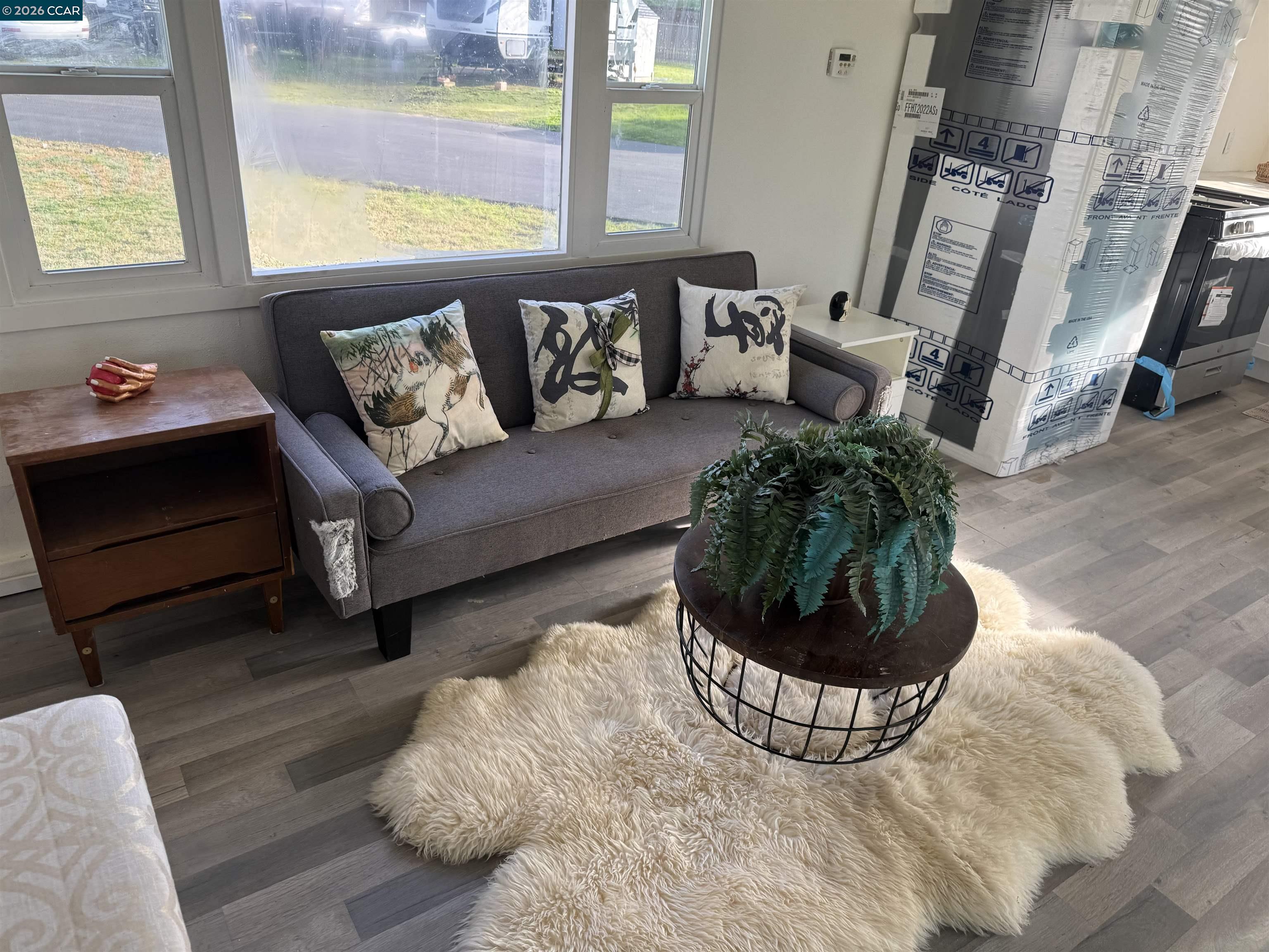 3505 Gateway Road, Unit 13M Bethel Island, CA 94511 - Photo 15 of 17 a living room with furniture and a potted plant