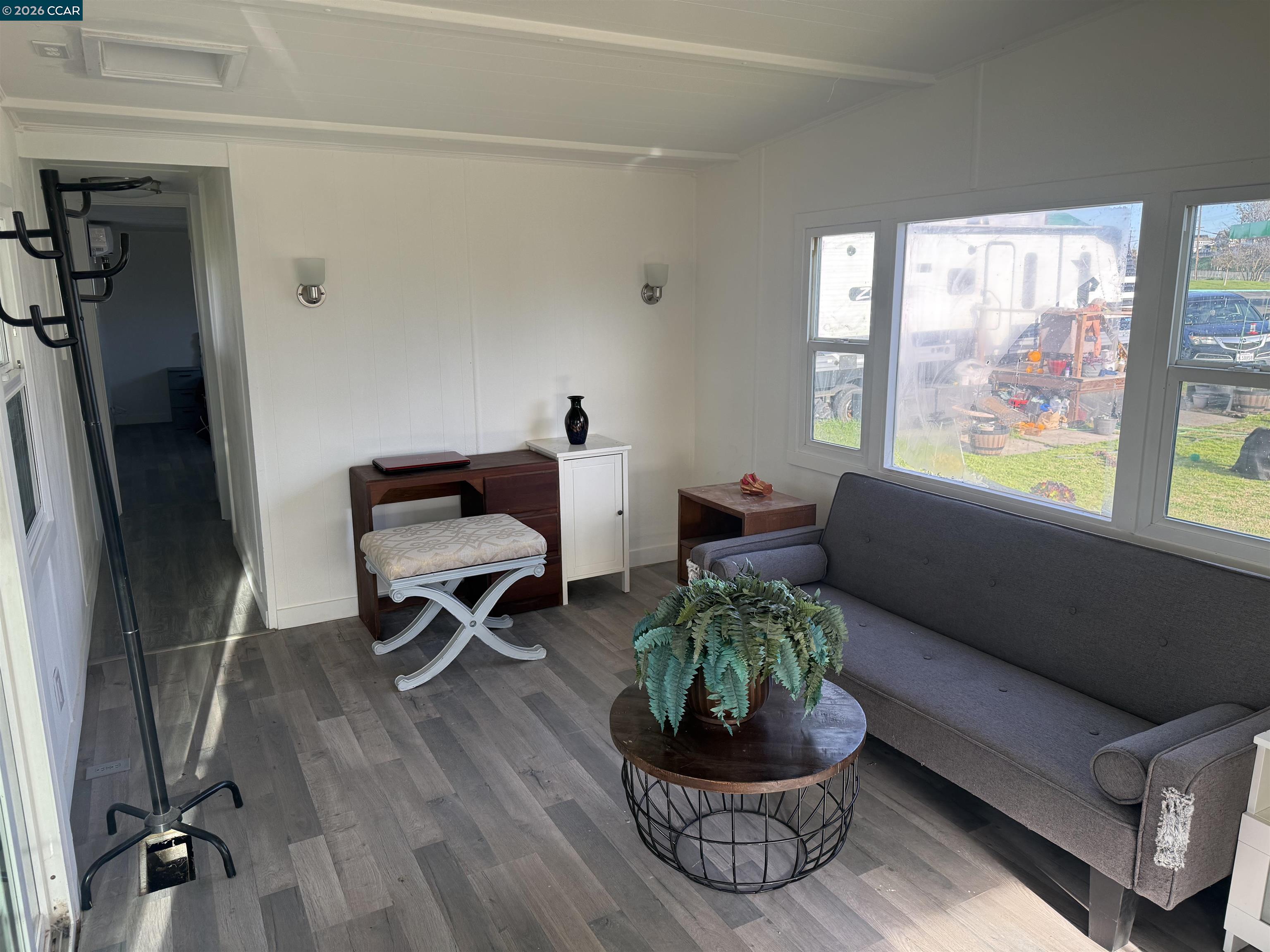 3505 Gateway Road, Unit 13M Bethel Island, CA 94511 - Photo 6 of 17 a living room with furniture and a potted plant