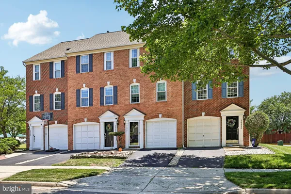 $598,600 | 26084 Lands End Drive, Chantilly, VA 20152