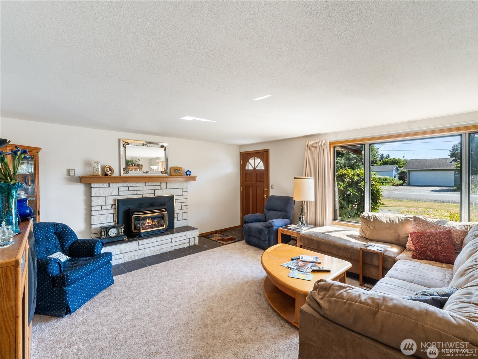 1205 South Walnut Street Burlington, WA 98233 - Photo 16 of 40 a living room with furniture and a fireplace