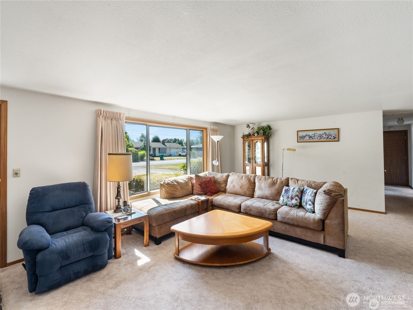 1205 South Walnut Street Burlington, WA 98233 - Photo 19 of 40 a living room with furniture and a large window