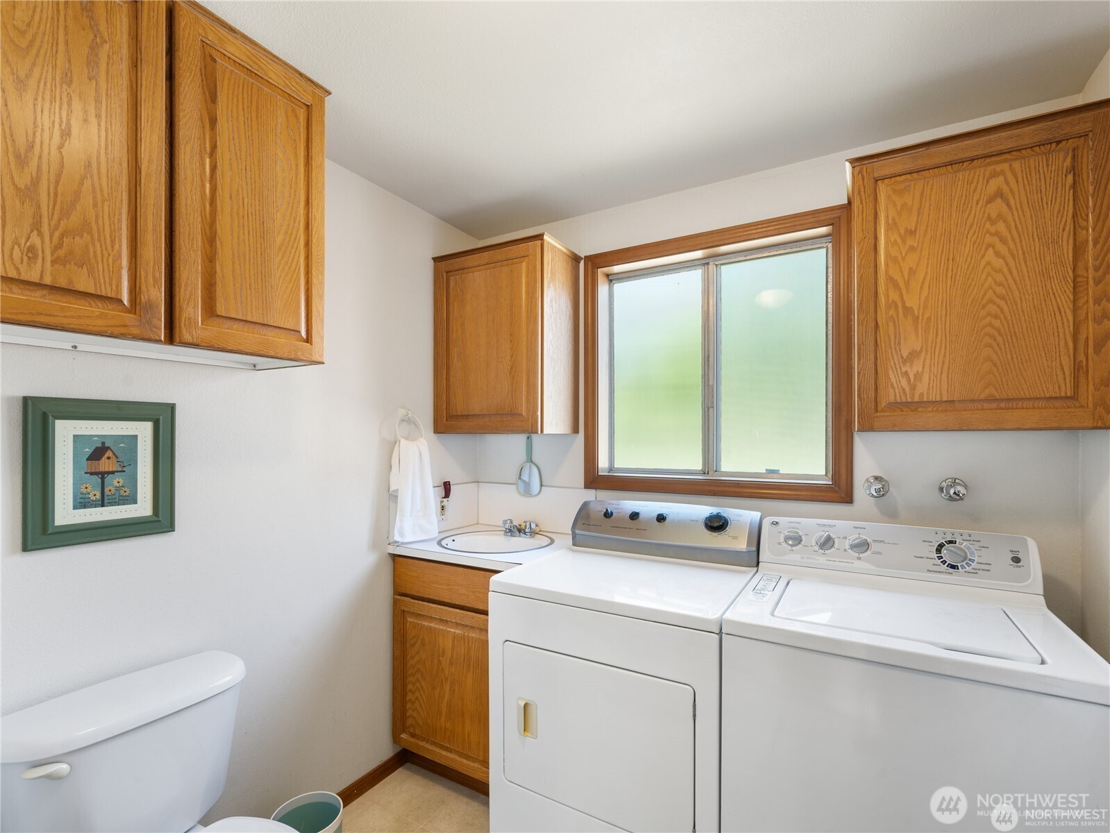 1205 South Walnut Street Burlington, WA 98233 - Photo 28 of 40 a view of bathroom with dual sinks