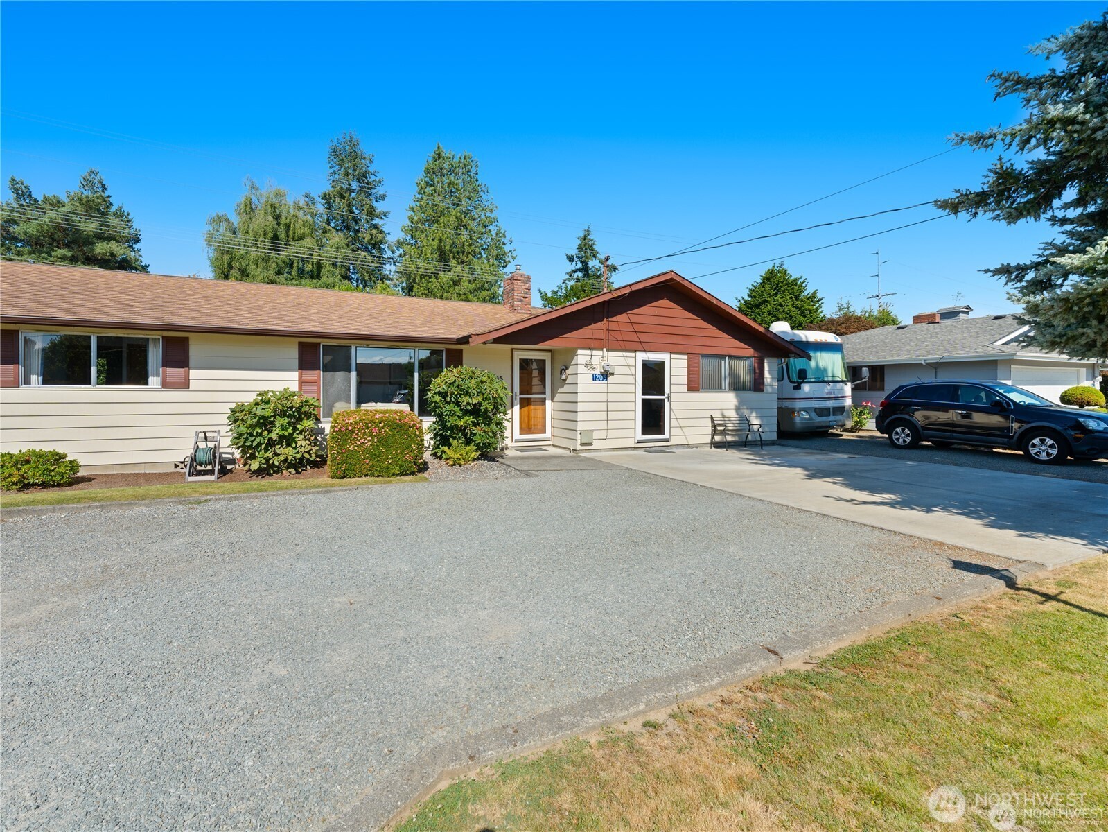 1205 South Walnut Street Burlington, WA 98233 - Photo 4 of 40 front view of a house with a street