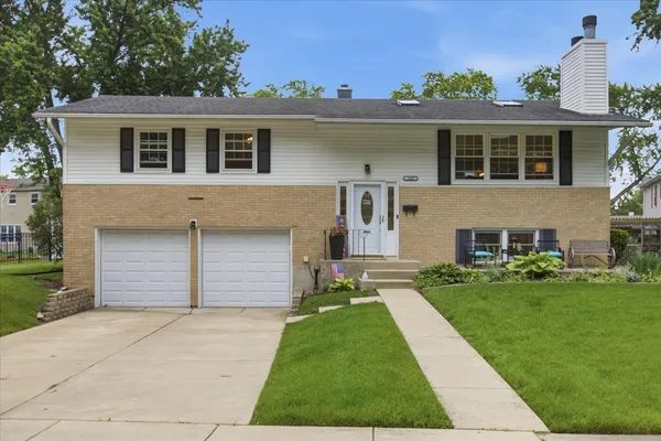 $435,000 | 1049 East Fosket Drive, Palatine, IL 60074